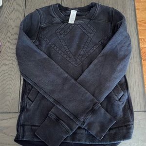 Girls size 10 ivivva sweatshirt. Black.